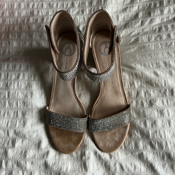 Brown’s The Wishbone Collection Arielle Suede and Rhinestone Heels- size 7.5 - Picture 9 of 14
